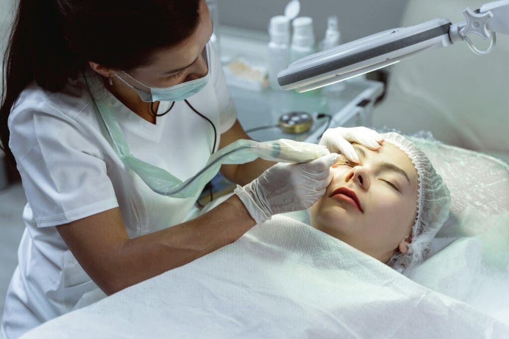 Managing Swelling After Permanent Makeup